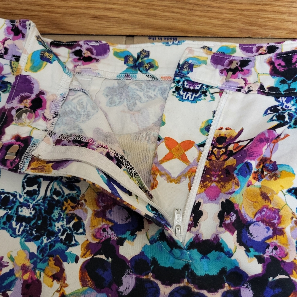 Nicole by Nicole Miller Floral Shorts Size 12 - Picture 3 of 7